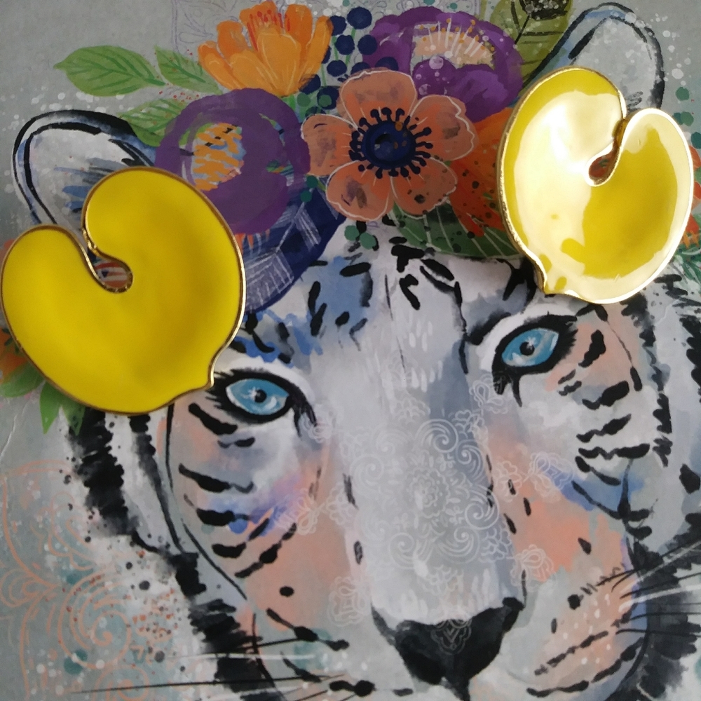 3/20$ Unbranded 80s earring lily‎ pad statement